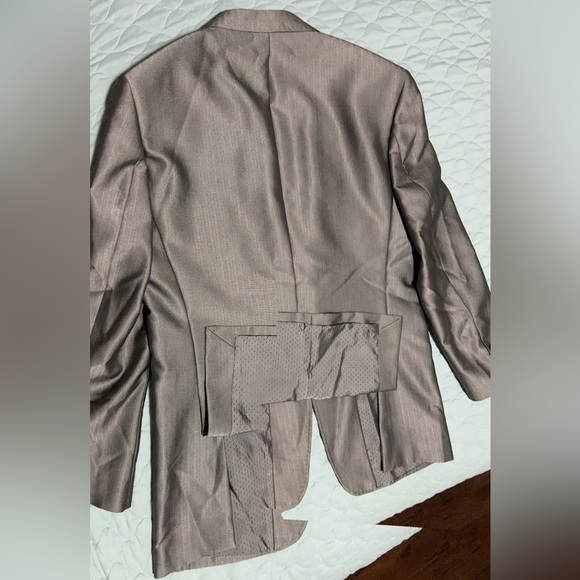 3 piece grey formal suit. - Picture 3 of 7